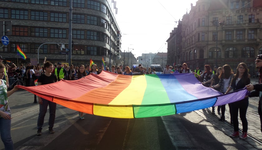 Spokojnie i kolorowo na marszu równości