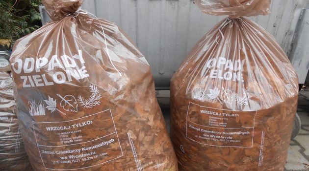 Worki na odpady zielone na cmentarzach