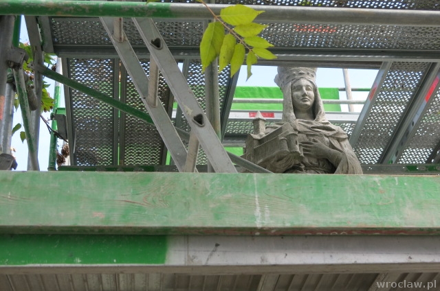 Figury przy moście Tumskim do renowacji