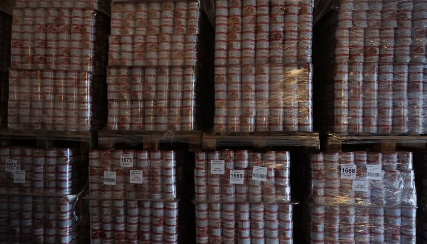 Caritas rozprowadza paczki z żywnością