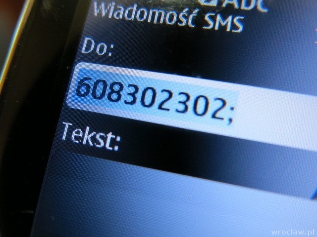 SMS do straży miejskiej - kobieta będzie rodzić