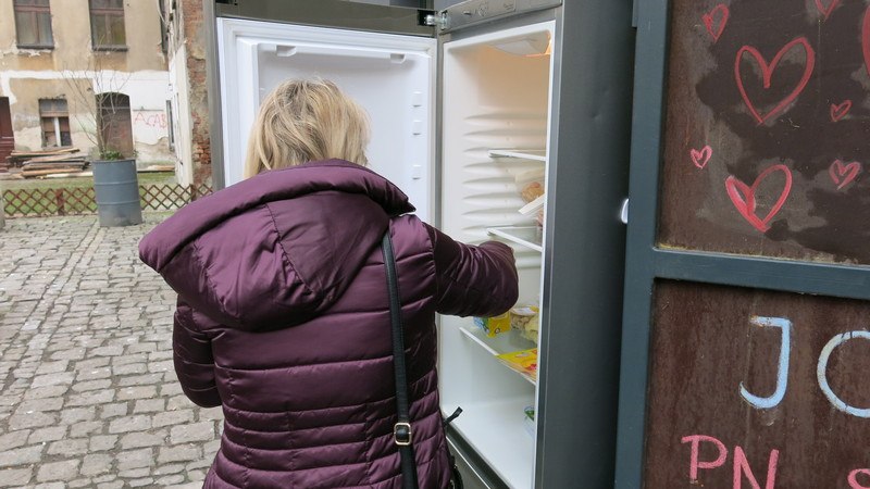 Kolejna społeczna lodówka we Wrocławiu stanęła na Nadodrzu