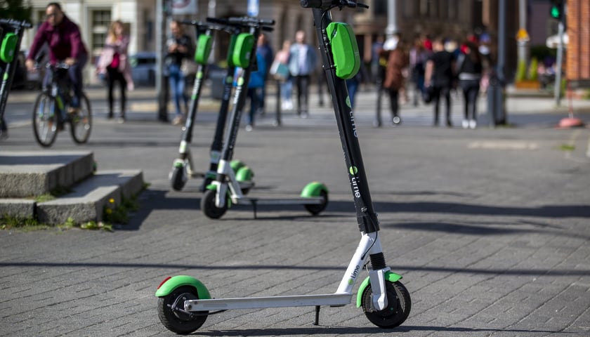 Hulajnogi elektryczne w przestrzeni miejskiej