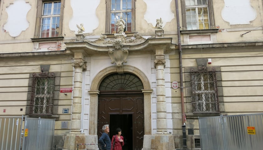 Elewacja biblioteki na Piasku do remontu