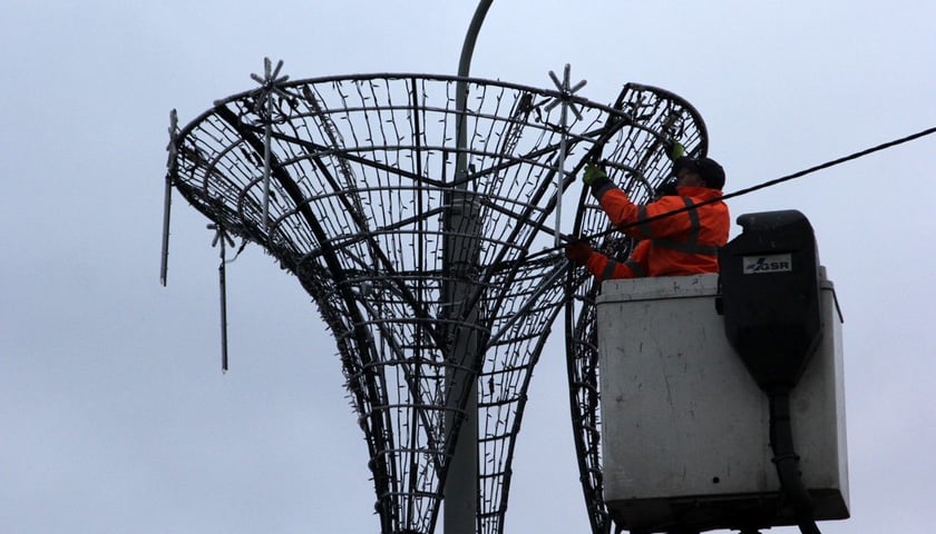 Rozbierają choinkę  na Rynku [ZDJĘCIA]