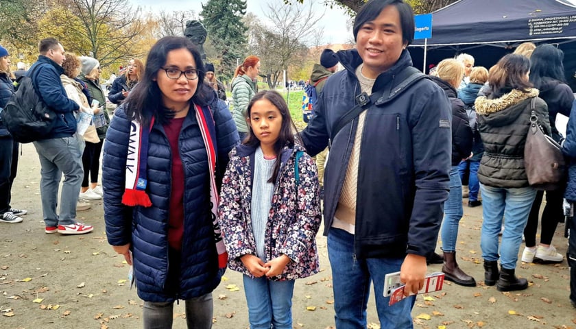WrocWalk 2025 Pan darrel z Filipin wraz z żoną i córką