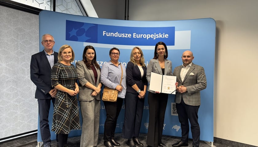 Uroczyste spotkanie, w czasie którego Certyfikaty Beneficjenta odebrali realizatorzy projektu „Wsparcie nie tylko na starcie”