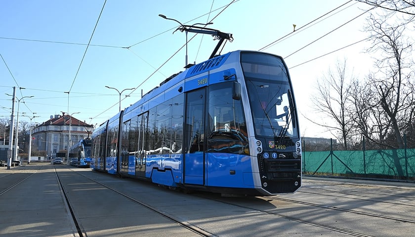 Tramwaj Pesa 146N - jeden z tych, które MPK Wrocław refinansowało z unijnego programu FENX.03.1 - Fundusze Europejskie na Infrastrukturę, Klimat i Środowisko