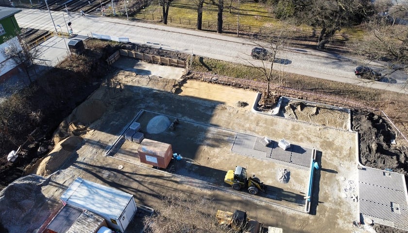 Widok z lotu ptaka na plac budowy P+R na Leśnicy 