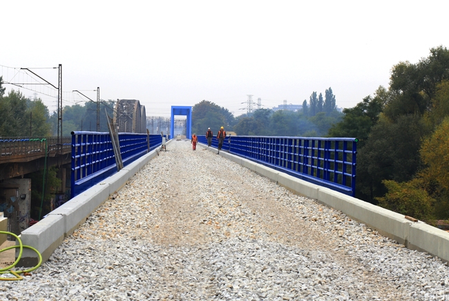 Most kolejowy nad Odrą prawie gotowy (ZDJĘCIA)