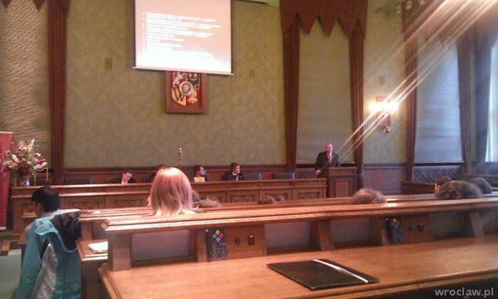 Młodzi posłowie dyskutowali o komunikacji