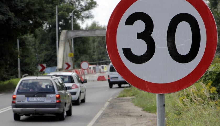 Na tymczasowym moście Widawskim trzeba zwolnić do 30 km/h