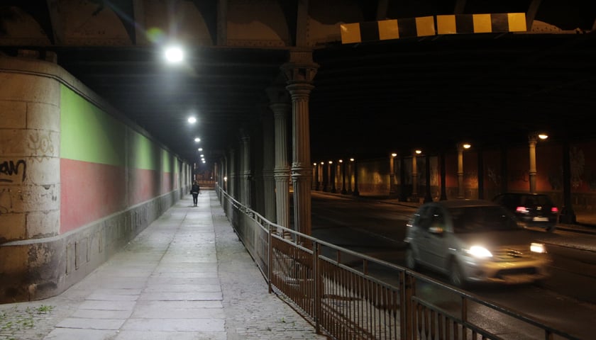 Koniec egipskich ciemności pod wiaduktem na  Pułaskiego