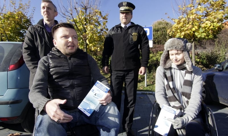 Stare karty parkingowe dla osób niepełnosprawnych ważne dłużej