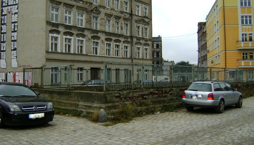 Wyburzyli basen przeciwpożarowy przy ul. Ptasiej