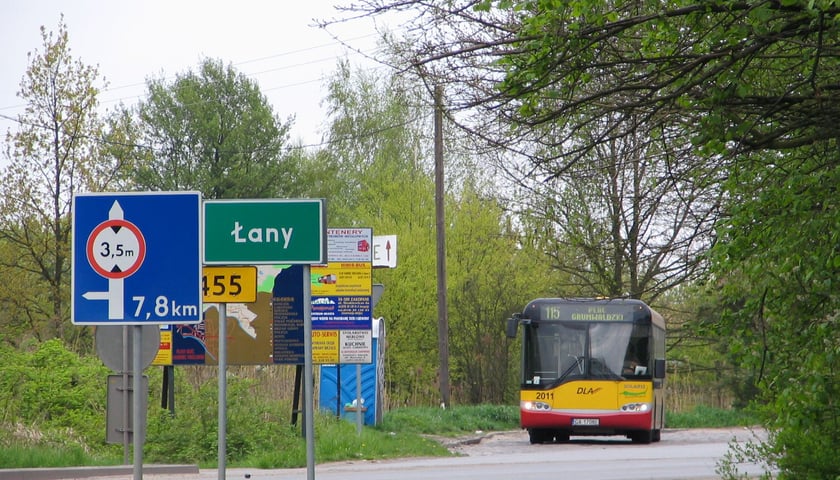 Solaris Urbino 12 #2011 na pętli Wojnów w maju 2008 roku