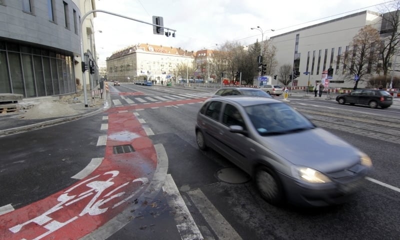 Budowa nowych świateł na Świdnickiej na finiszu [ZDJĘCIA]