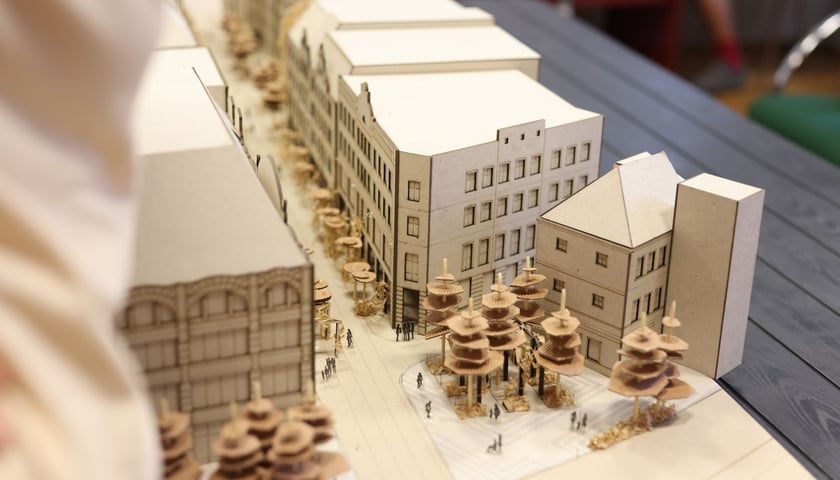 Rok 2023 - konsultacje społeczne polegały m.in. na pracy przy makiecie ulicy Ruskiej