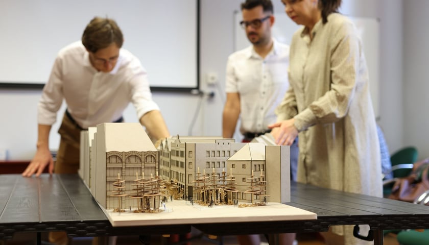 Rok 2023 - konsultacje społeczne polegały m.in. na pracy przy makiecie ulicy Ruskiej