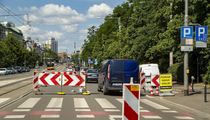 Powiększ obraz: Pomiar jakości spalin we Wrocławiu.