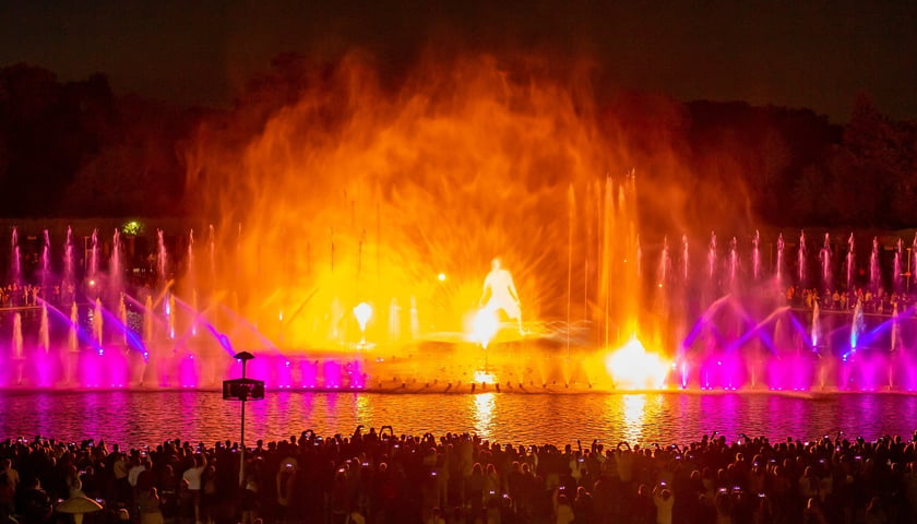 Pokaz fontanny multimedialnej na Pergoli przy Hali Stulecia - otwarcie sezonu w maju 2022 r.
