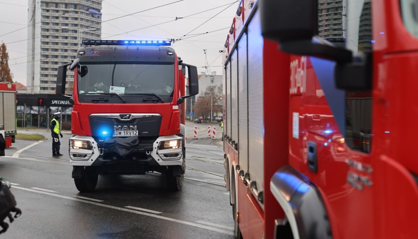 Awaria gazociągu przy moście Szczytnickim we Wrocławiu we wtorek, 6 grudnia 2022 r.