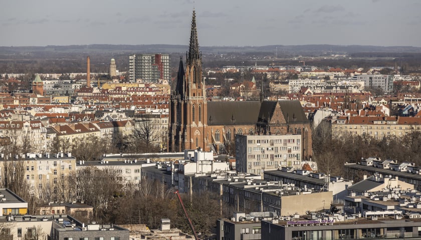 Na zdjęciu panorama Wrocławia widziana z tarasu na wieży katedry na Ostrowie Tumskim