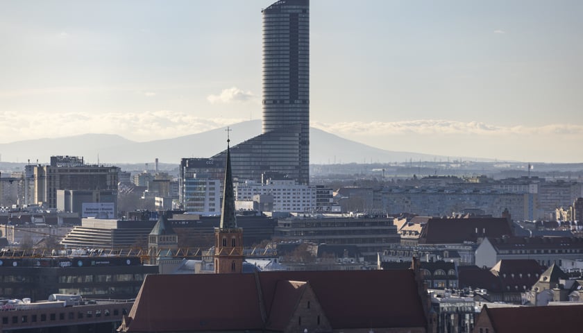 Na zdjęciu panorama Wrocławia widziana z tarasu na wieży katedry na Ostrowie Tumskim