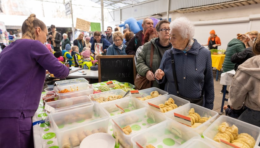 Powiększ obraz: Bazar Komandor