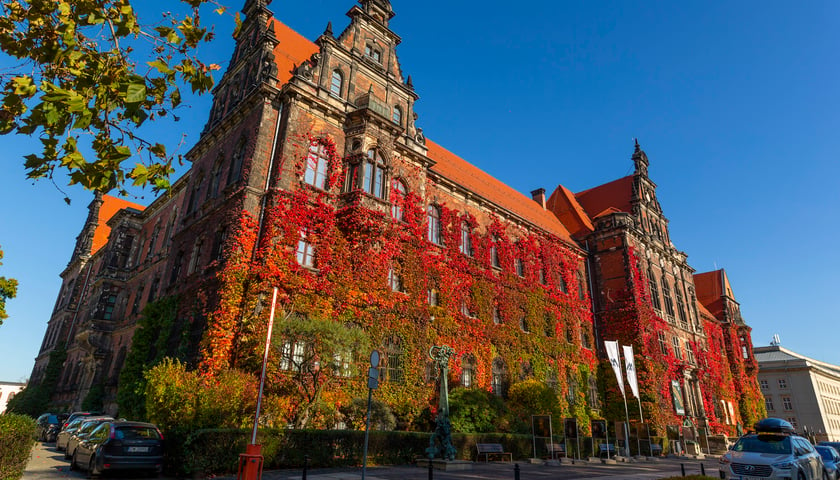 Powiększ obraz: Muzeum Narodowe we Wrocławiu robi wrażenie o każdej porze roku, nie tylko w środku!