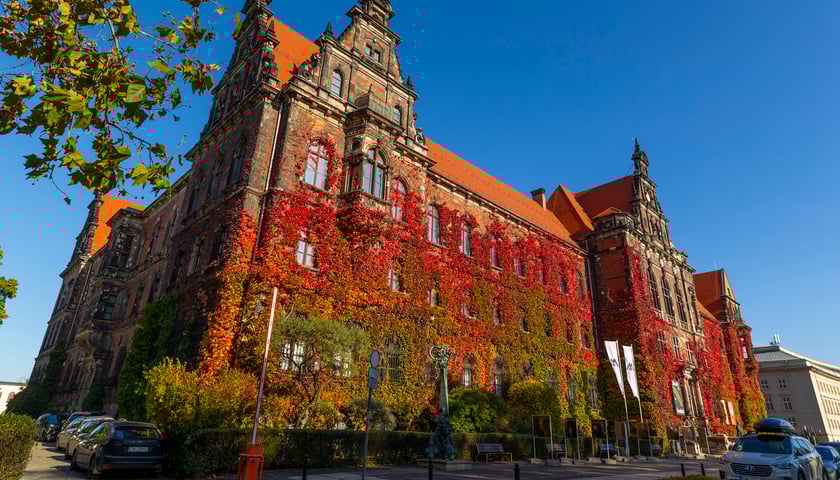 Powiększ obraz: Muzeum Narodowe we Wrocławiu robi wrażenie o każdej porze roku, nie tylko w środku!