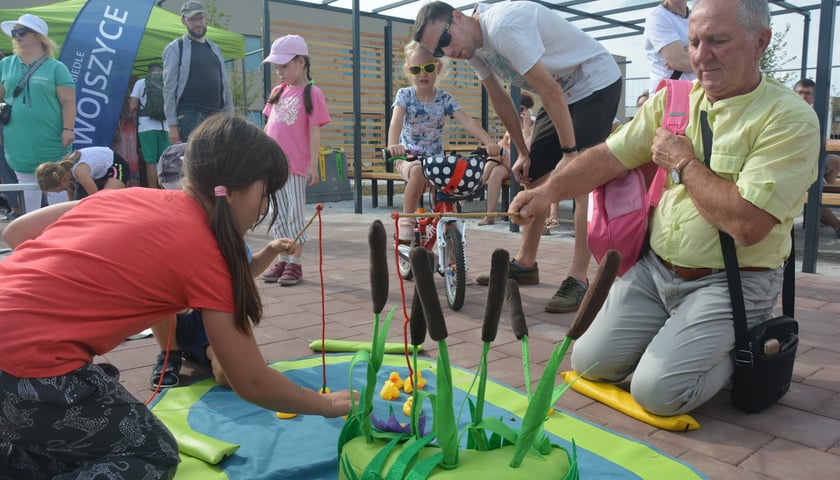 Powiększ obraz: Piknik na boiskach przy szkole na Wojszycach, 23 lipca 2023