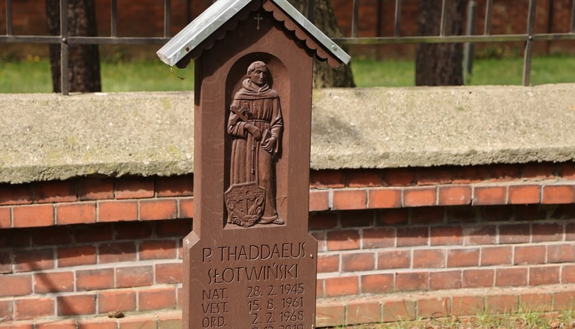 Cmentarz przy klasztorze franciszkanów na Karłowicach