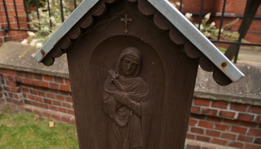 Powiększ obraz: Cmentarz przy klasztorze franciszkanów na Karłowicach