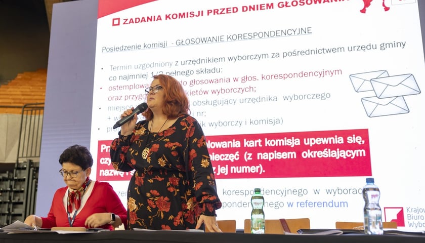 Szkolenie członków komisji wyborczych we Wrocławiu. Na zdjęciu Agnieszka Koczapska z Miejskiego Biura Wyborczego we Wrocławiu