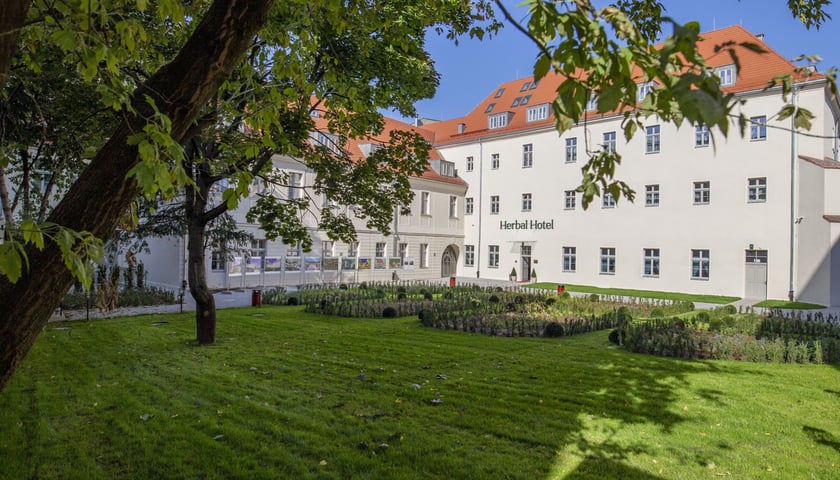 Powiększ obraz: Hotel Herbal przy ul. Włodkowica, czyli przebudowany klasztor franciszkanów