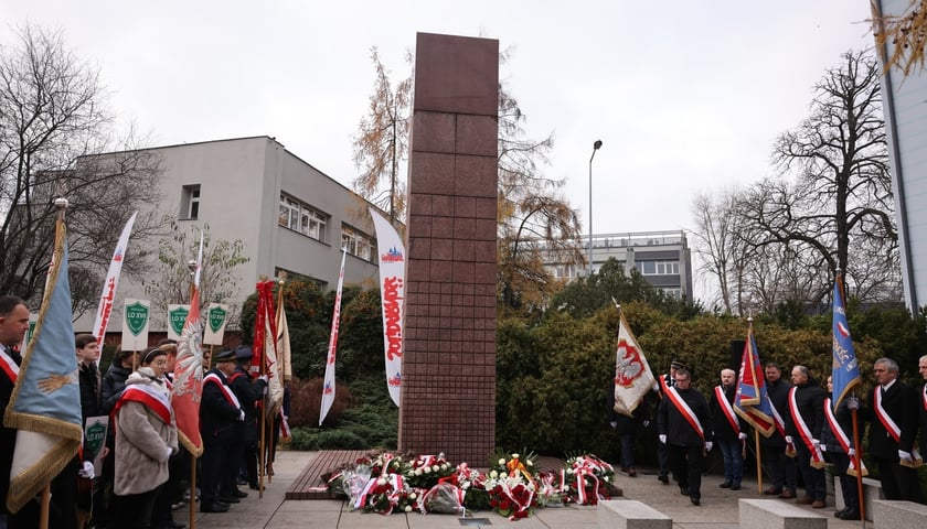 Powiększ obraz: <p>Obchody 42. rocznicy ogłoszenia w Polsce stanu wojennego&nbsp;</p>