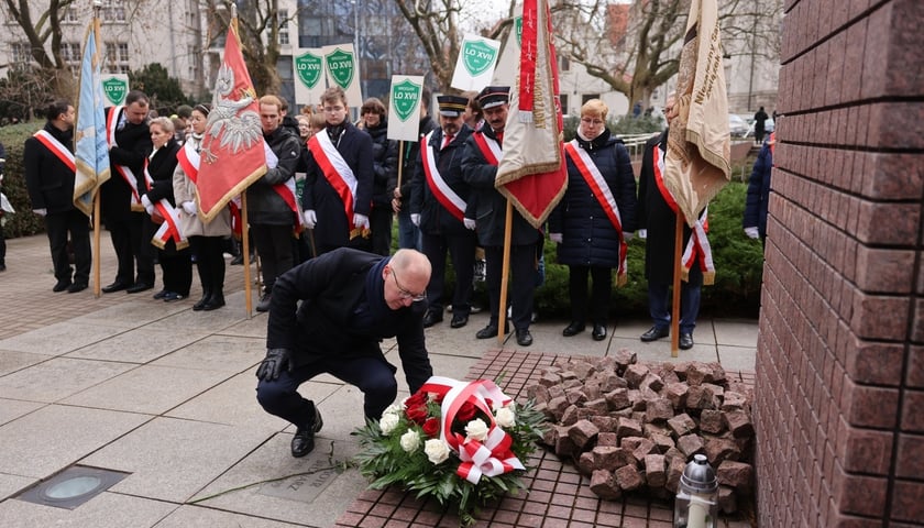 Powiększ obraz: <p>Obchody 42. rocznicy ogłoszenia w Polsce stanu wojennego&nbsp;</p>