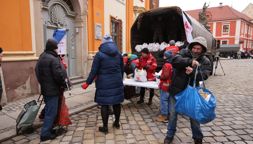 Caritas rozdał paczki potrzebującym w ramach akcji ''Niosę dobro''