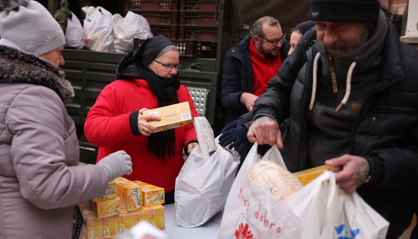 Caritas rozdał paczki potrzebującym w ramach akcji ''Niosę dobro''