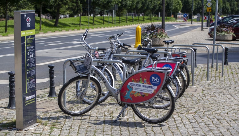 Powiększ obraz: Stacja Wrocławskiego Roweru Miejskiego z jednośladami