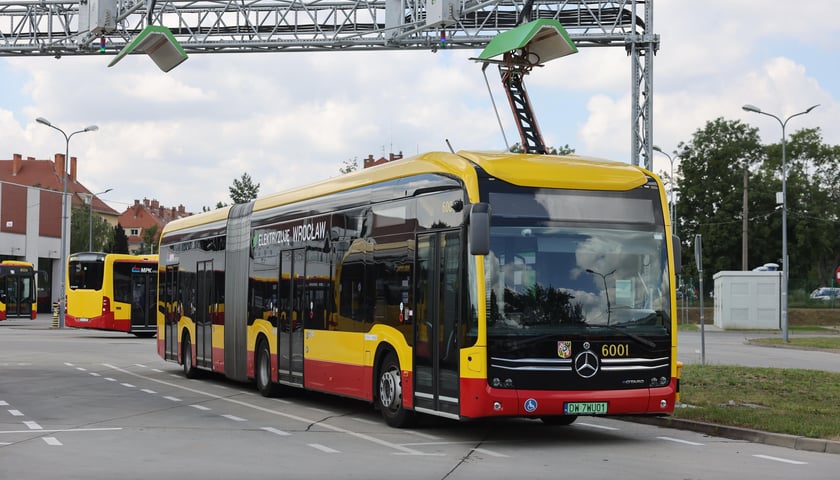 Powiększ obraz: Autobus elektryczny