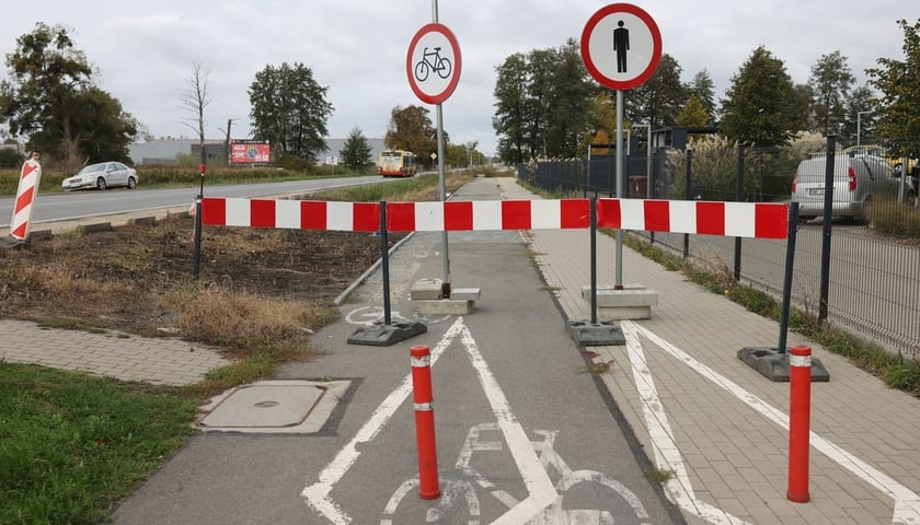 Powiększ obraz: Budowa przy Awocenny wstrzymana, październik 2024