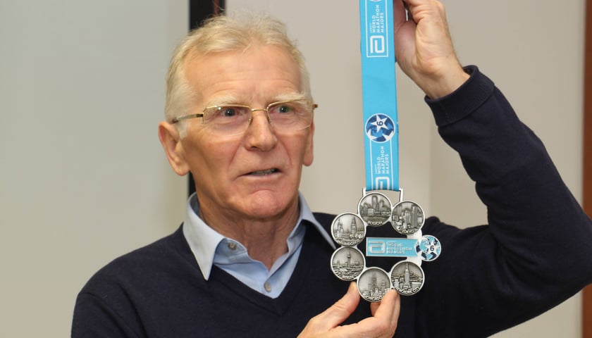 Powiększ obraz: Profesor Jan Chmura z Wyższej Szkoły Edukacji w Sporcie