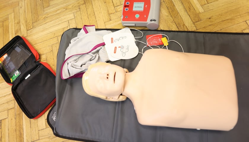 Powiększ obraz: <p>Fantom szkoleniowy podczas Wrocławskiej Akademii Pierwszej pomocy</p>
