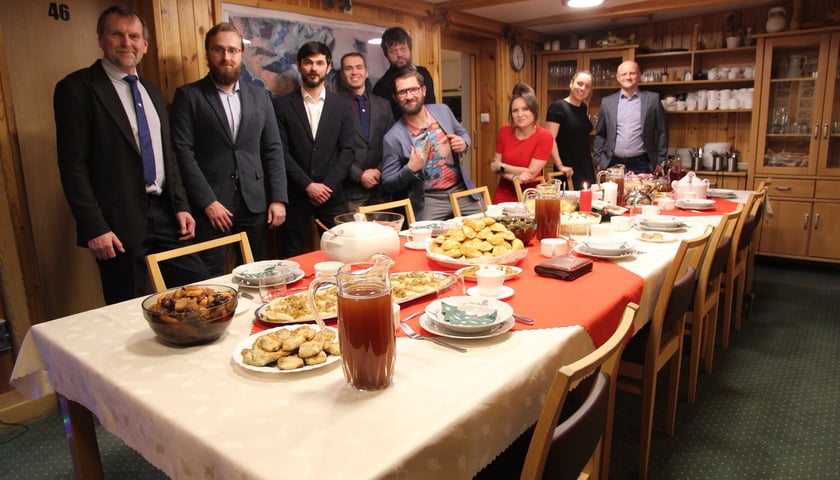 Powiększ obraz: <p>Wigilia w Polskiej Stacji Polarnej Hornsund na Spitsbergenie</p>