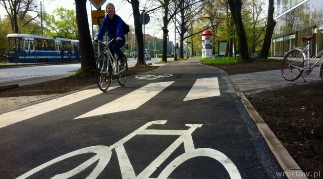 New bike lane at Powstańców Śląskich