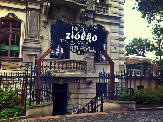 Niezłe ziółko przy Teatrze Lalek