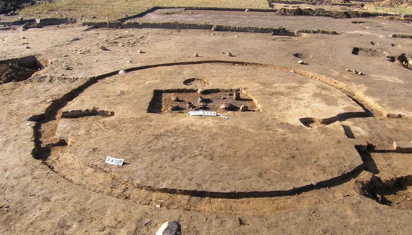 Eksploracja grobu komorowego