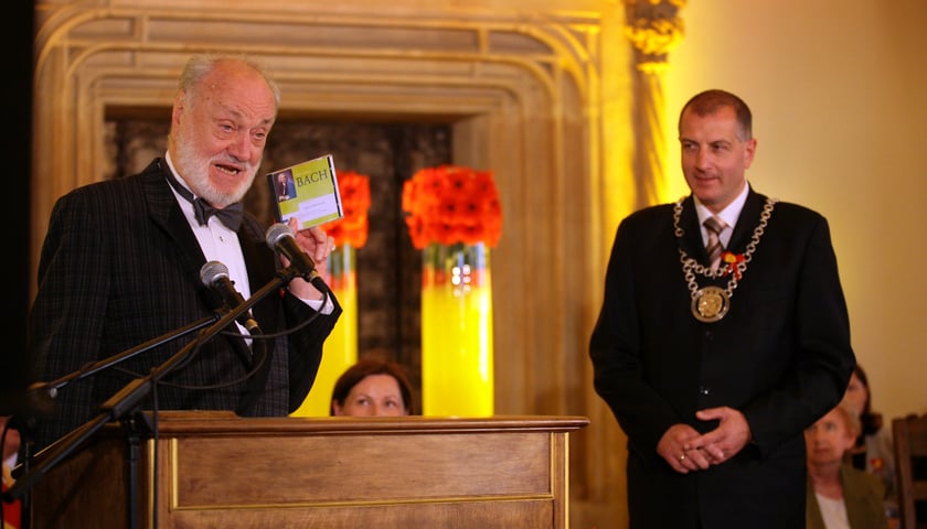 Kurt Masur odbiera tytuł honorowego obywatela Wrocławia z rąk prezydenta Rafała Dutkiewicza